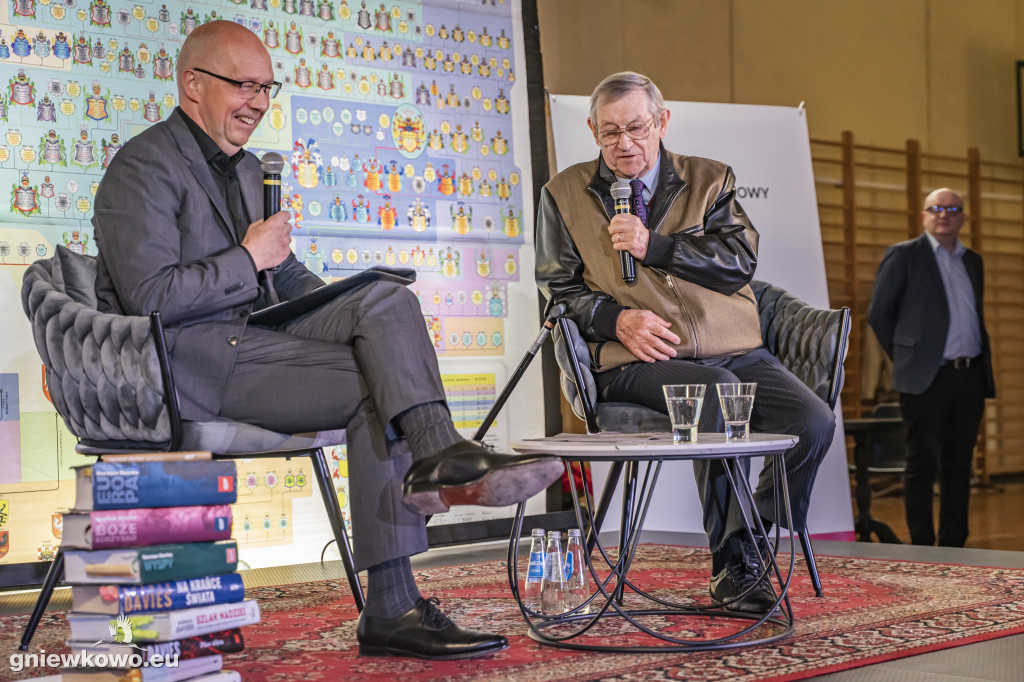 Profesor Norman Davies w Gniewkowie