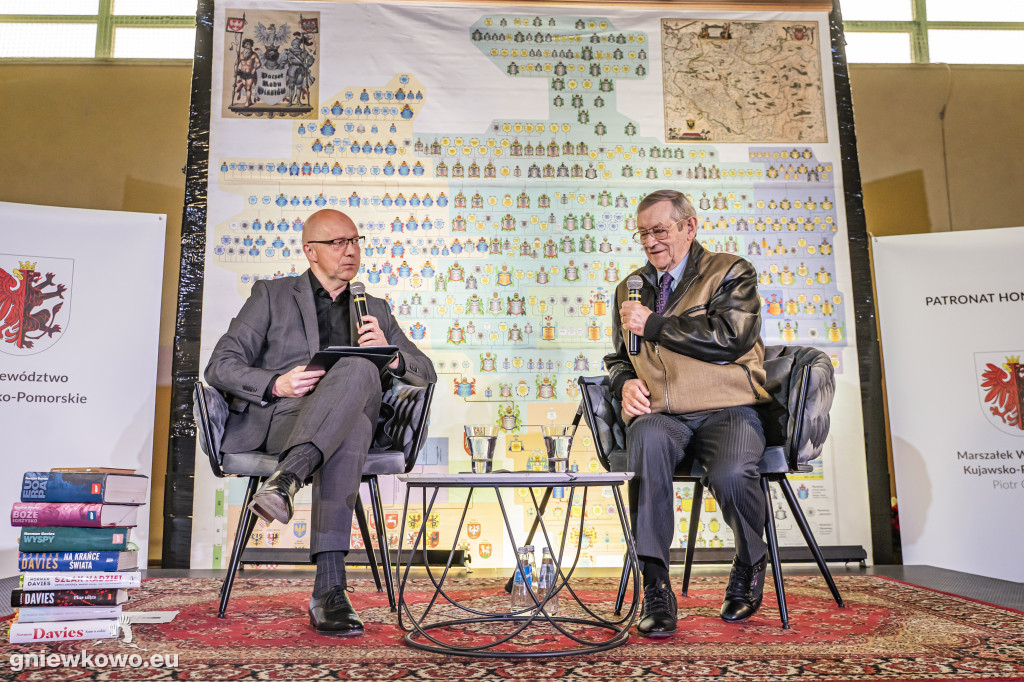 Profesor Norman Davies w Gniewkowie