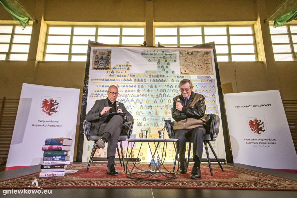 Profesor Norman Davies w Gniewkowie