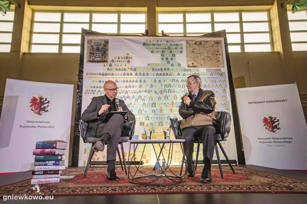 Profesor Norman Davies w Gniewkowie