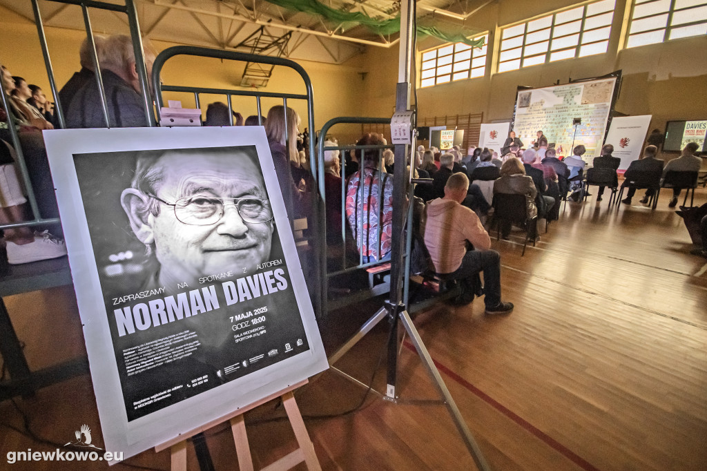 Profesor Norman Davies w Gniewkowie