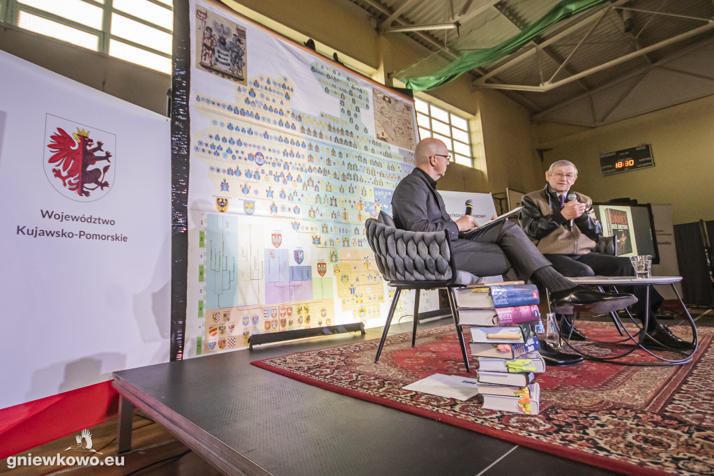 Profesor Norman Davies w Gniewkowie