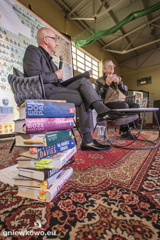 Profesor Norman Davies w Gniewkowie