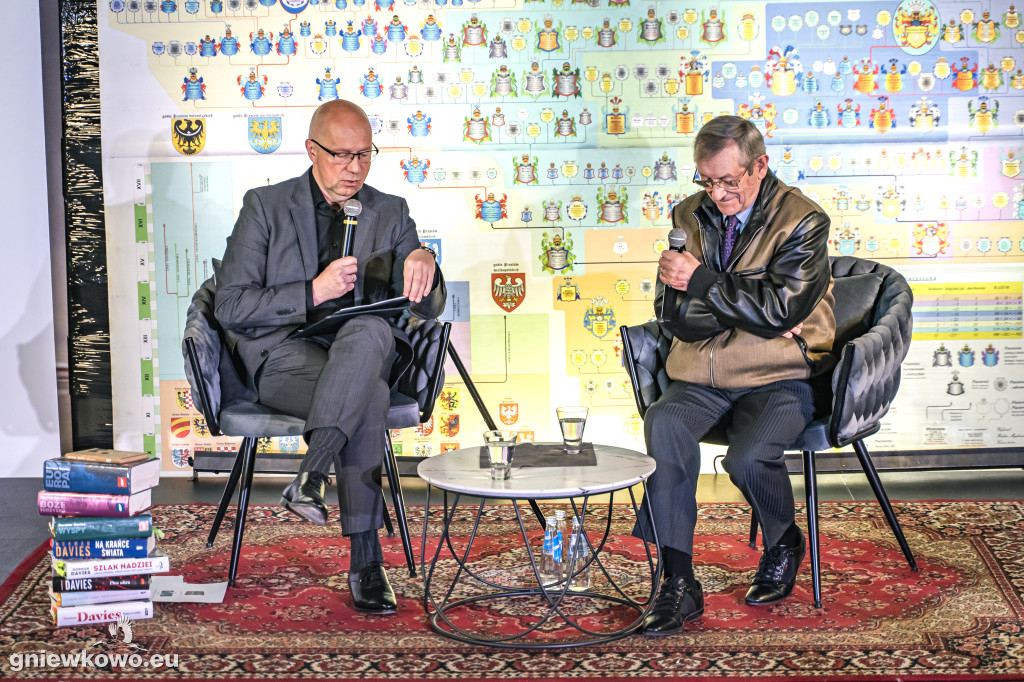 Profesor Norman Davies w Gniewkowie