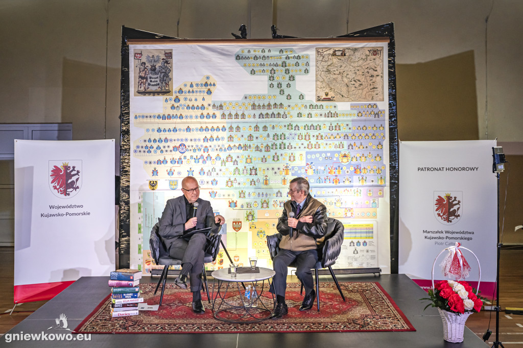 Profesor Norman Davies w Gniewkowie