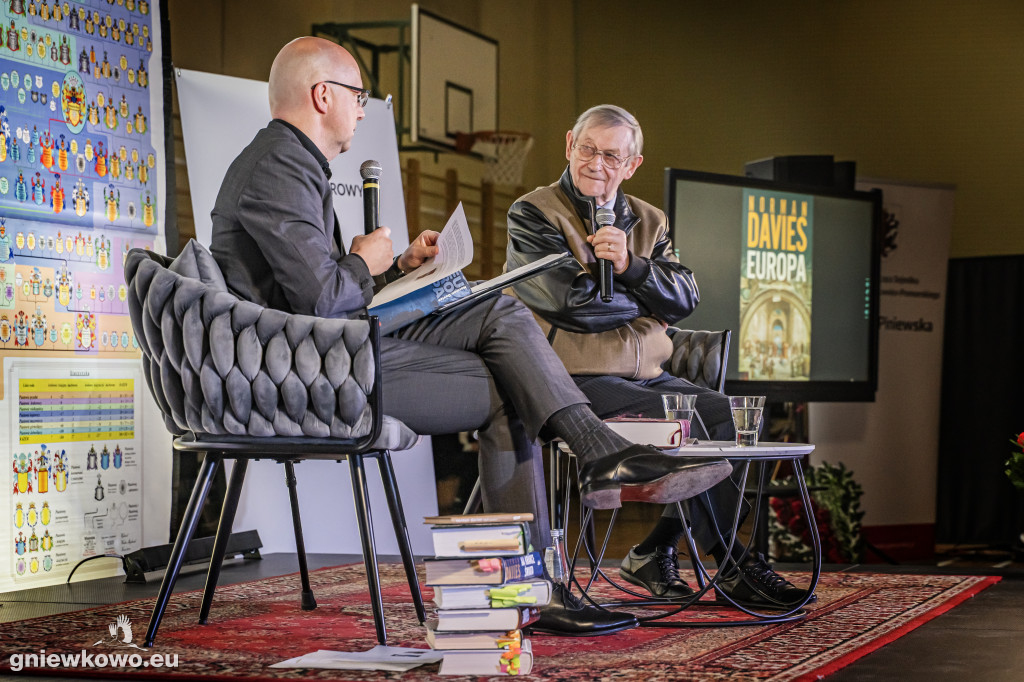 Profesor Norman Davies w Gniewkowie