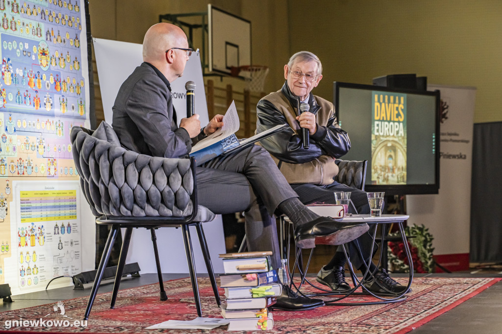 Profesor Norman Davies w Gniewkowie