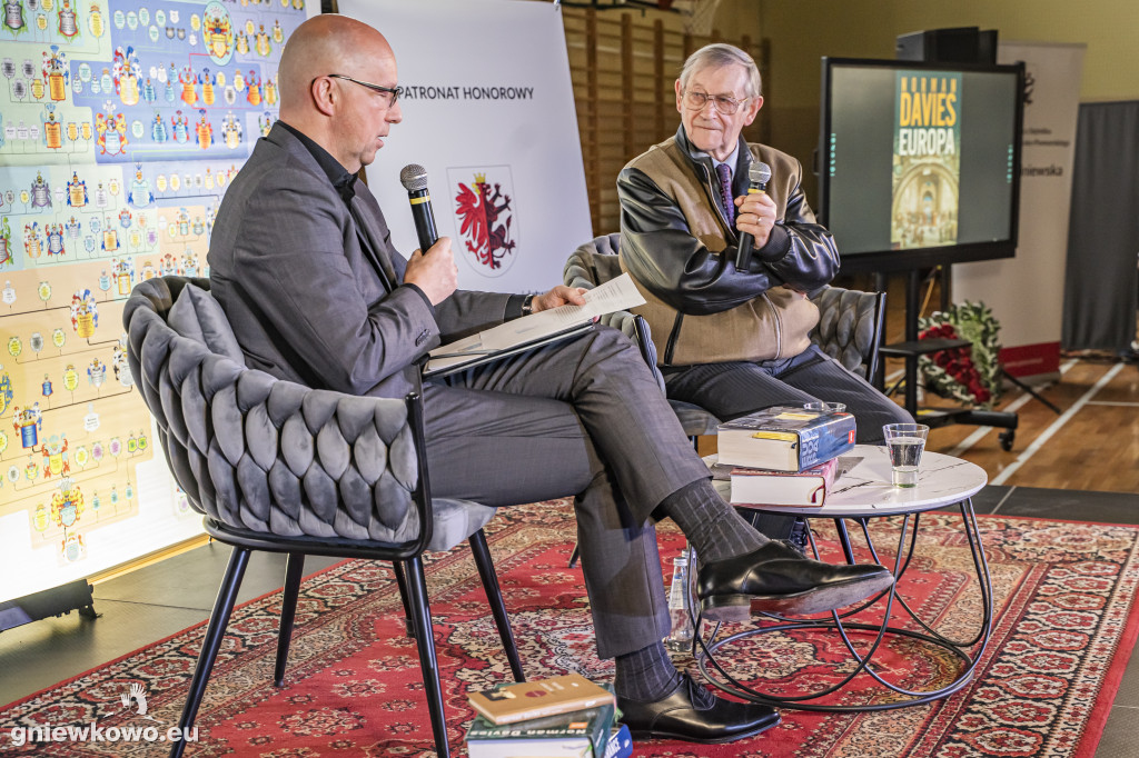 Profesor Norman Davies w Gniewkowie