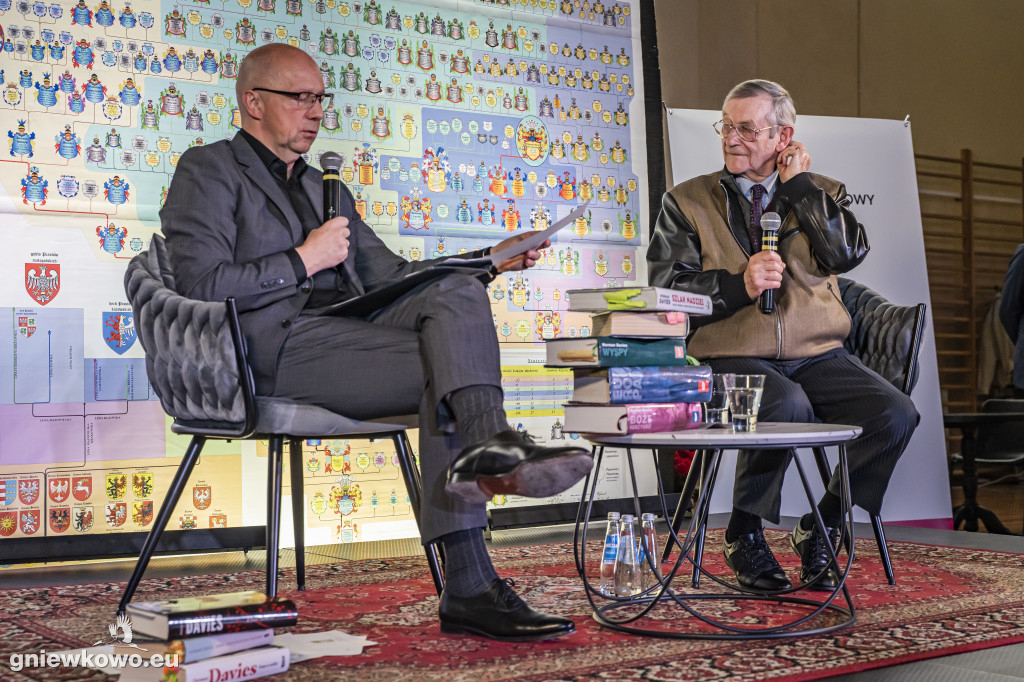 Profesor Norman Davies w Gniewkowie