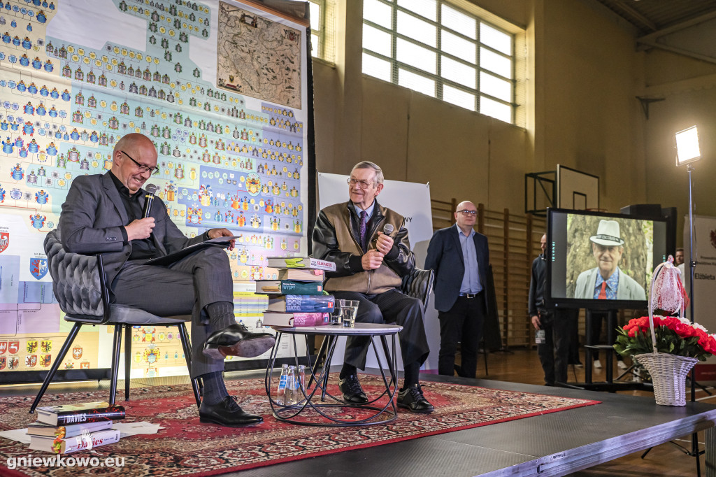 Profesor Norman Davies w Gniewkowie