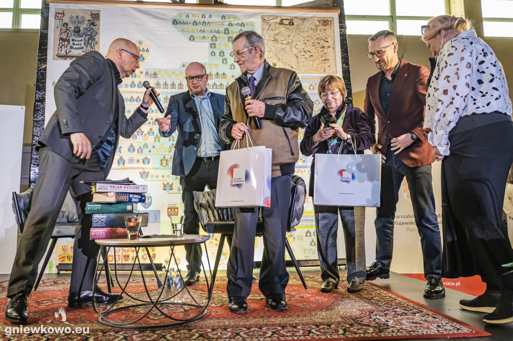 Profesor Norman Davies w Gniewkowie