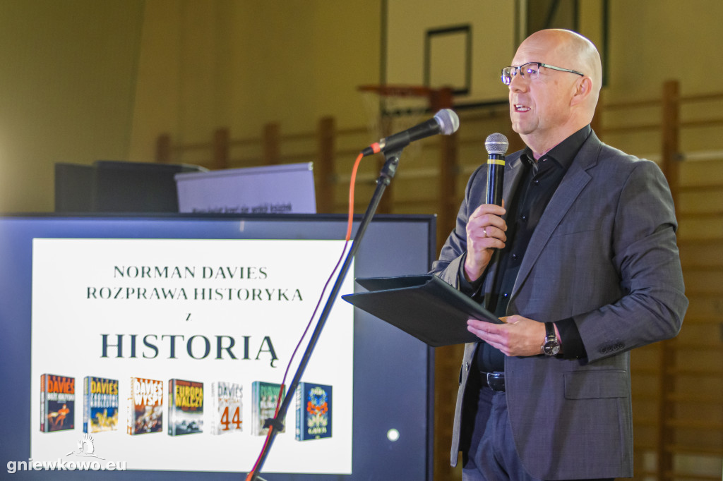 Profesor Norman Davies w Gniewkowie