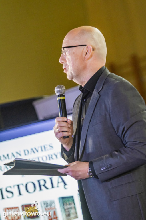Profesor Norman Davies w Gniewkowie