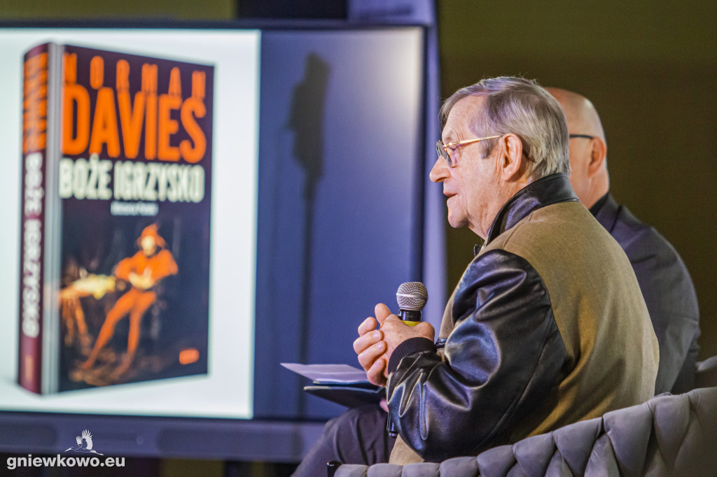 Profesor Norman Davies w Gniewkowie