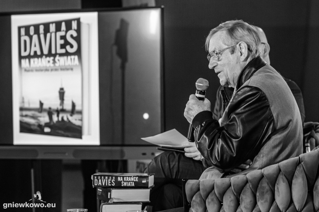 Profesor Norman Davies w Gniewkowie