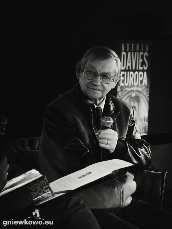 Profesor Norman Davies w Gniewkowie