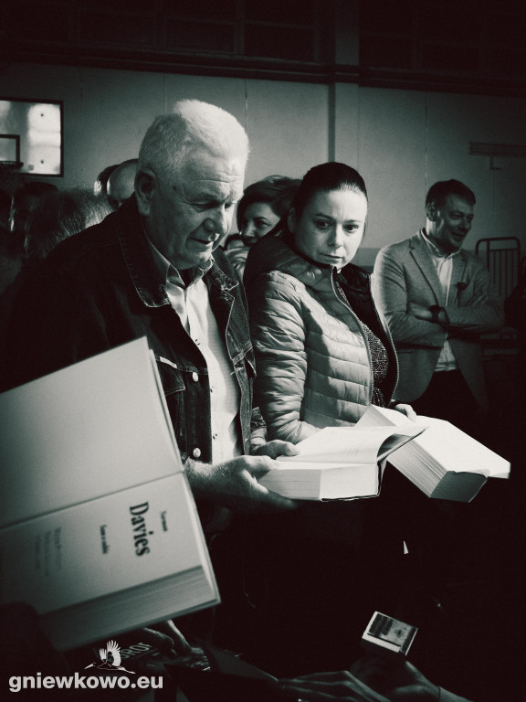 Profesor Norman Davies w Gniewkowie
