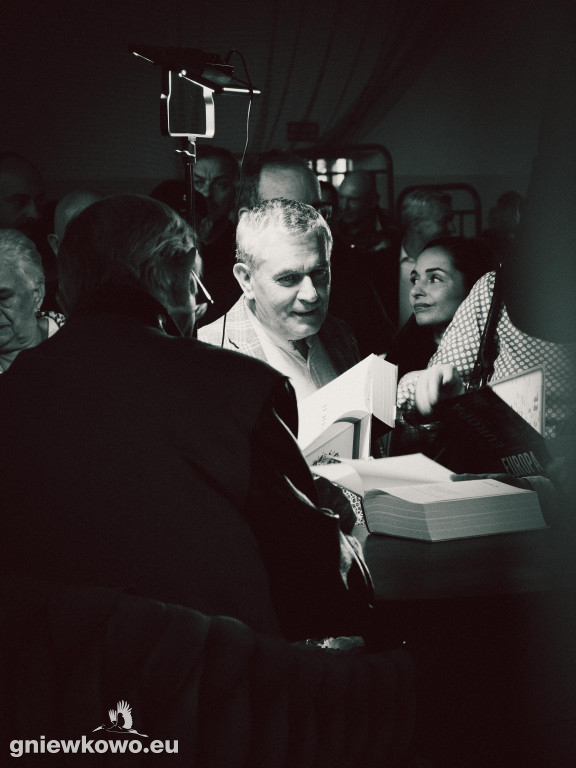 Profesor Norman Davies w Gniewkowie
