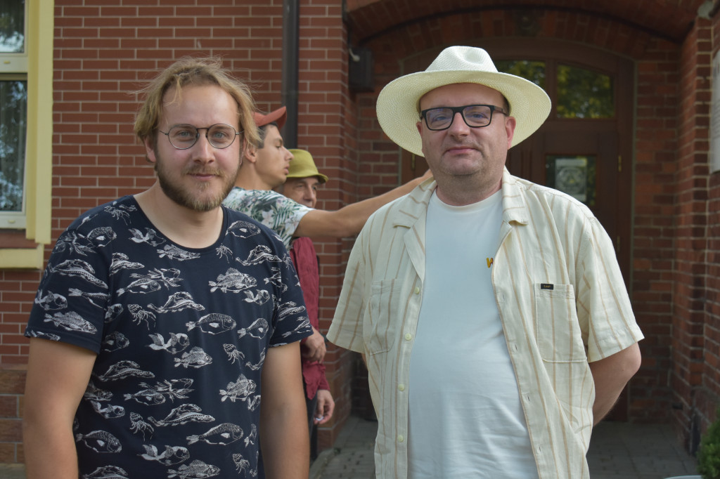 Ziemia jest płaska, Dzbanie–Teatr 3.5  w Murzynnie
