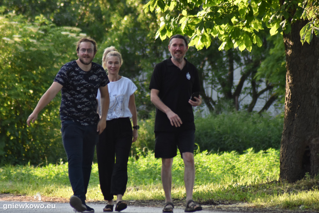 Ziemia jest płaska, Dzbanie–Teatr 3.5  w Murzynnie