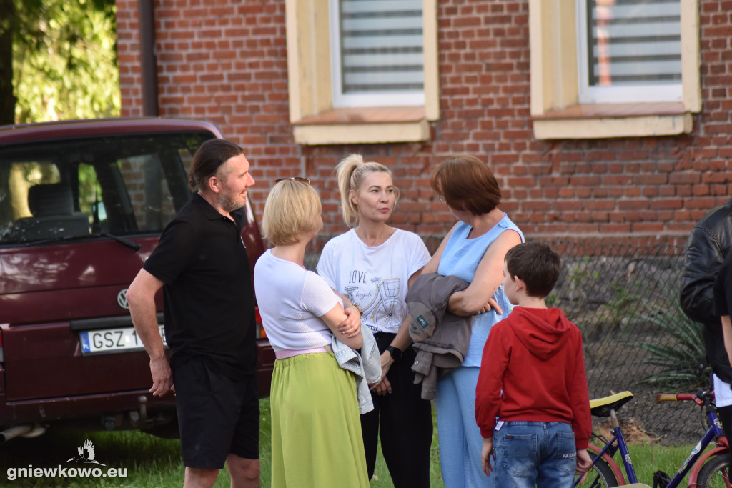 Ziemia jest płaska, Dzbanie–Teatr 3.5  w Murzynnie