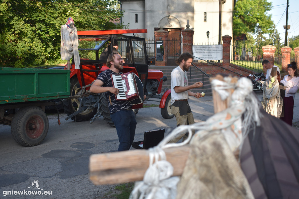 Ziemia jest płaska, Dzbanie–Teatr 3.5  w Murzynnie