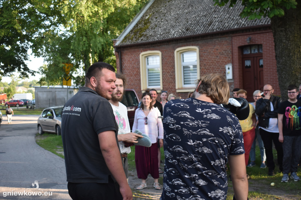 Ziemia jest płaska, Dzbanie–Teatr 3.5  w Murzynnie