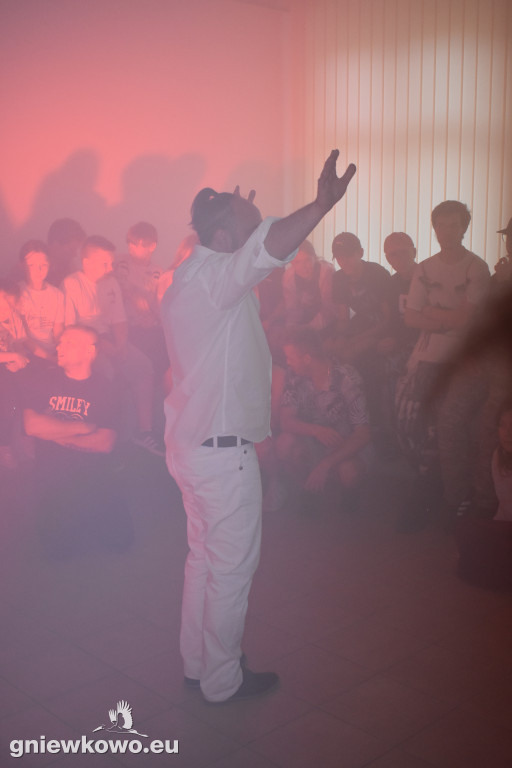 Ziemia jest płaska, Dzbanie–Teatr 3.5  w Murzynnie