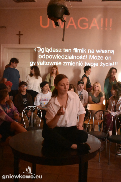 Ziemia jest płaska, Dzbanie–Teatr 3.5  w Murzynnie