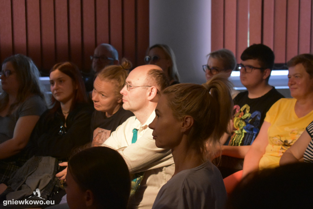 Ziemia jest płaska, Dzbanie–Teatr 3.5  w Murzynnie