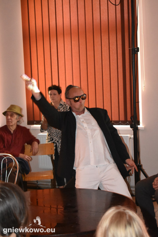Ziemia jest płaska, Dzbanie–Teatr 3.5  w Murzynnie