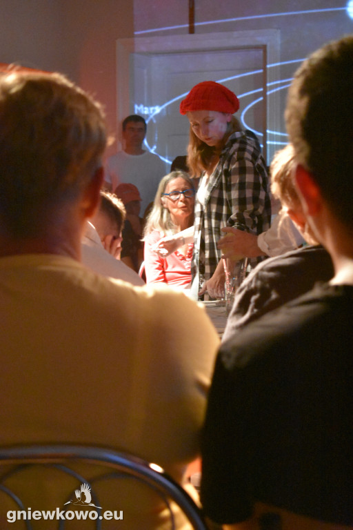 Ziemia jest płaska, Dzbanie–Teatr 3.5  w Murzynnie