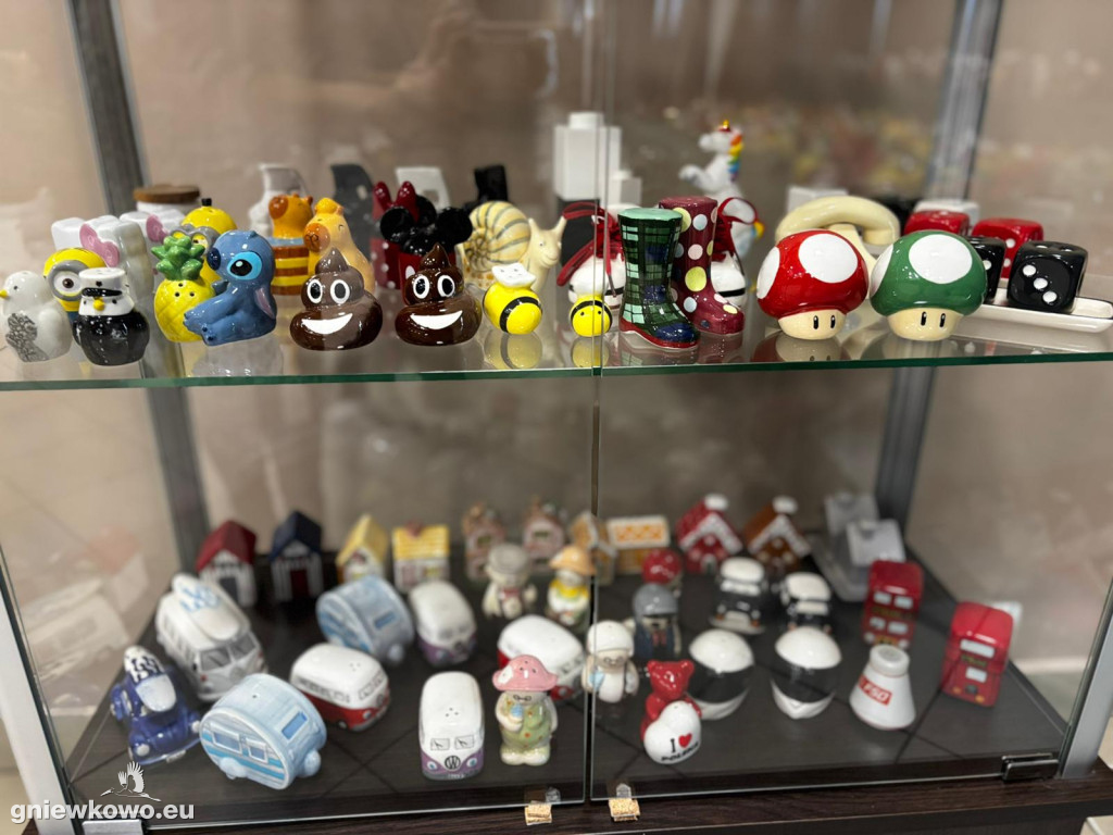 Wystawa solniczek i pieprzniczek Włodzimierza Nadolnego