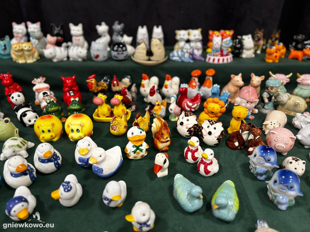 Wystawa solniczek i pieprzniczek Włodzimierza Nadolnego