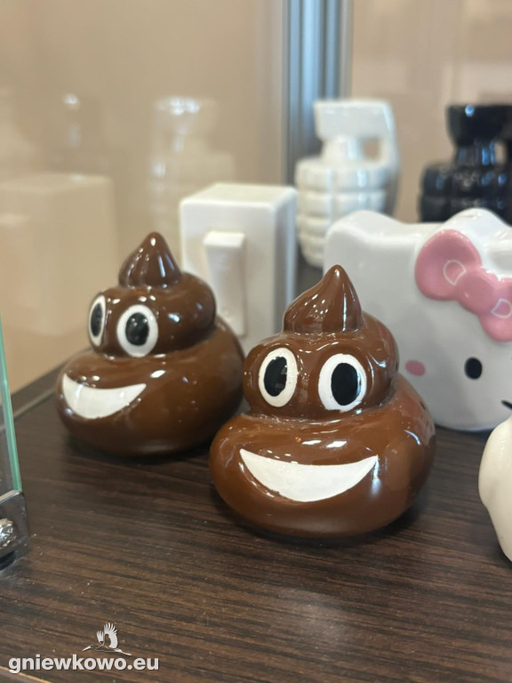 Wystawa solniczek i pieprzniczek Włodzimierza Nadolnego