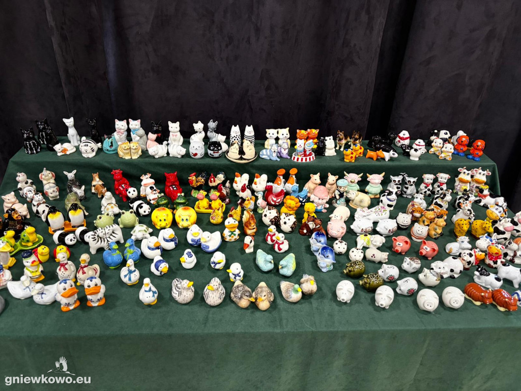 Wystawa solniczek i pieprzniczek Włodzimierza Nadolnego