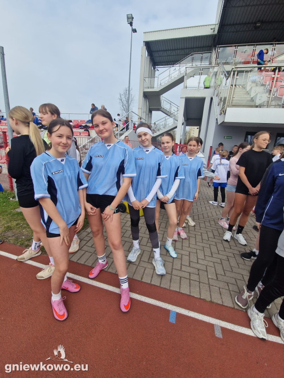 Medalowe przełajowe biegi uczniów gniewkowskiej 