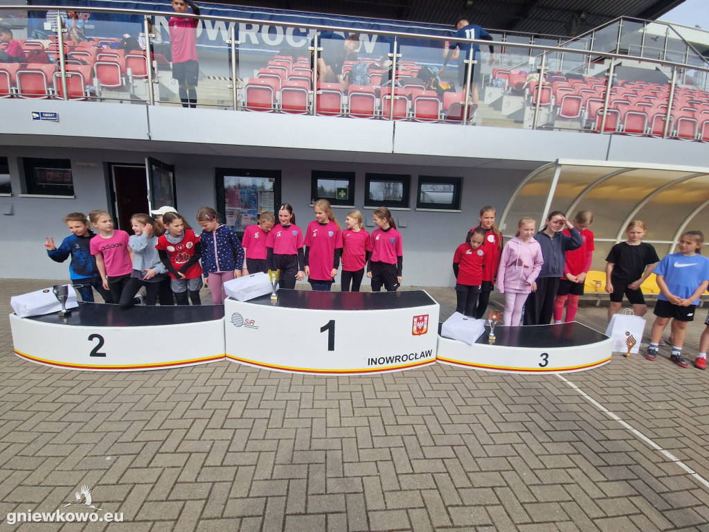 Medalowe przełajowe biegi uczniów gniewkowskiej 