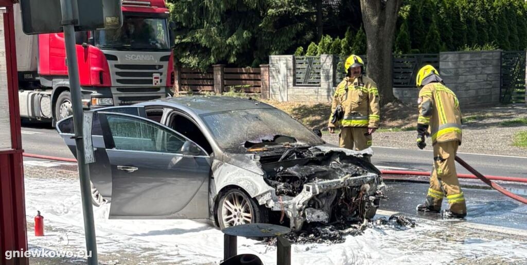 Auto stanęło w płomieniach na DK15 w Gniewkowie