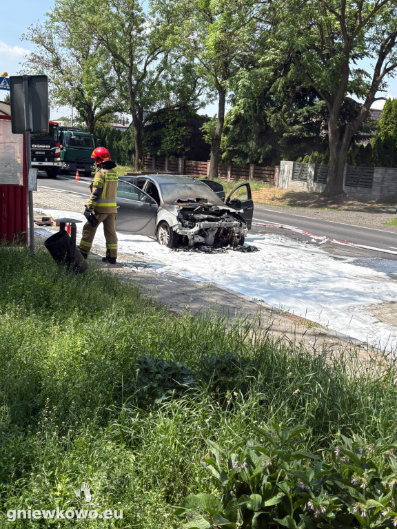 Auto stanęło w płomieniach na DK15 w Gniewkowie