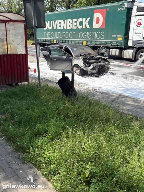 Auto stanęło w płomieniach na DK15 w Gniewkowie
