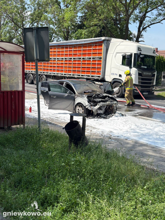 Auto stanęło w płomieniach na DK15 w Gniewkowie