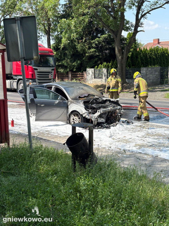 Auto stanęło w płomieniach na DK15 w Gniewkowie