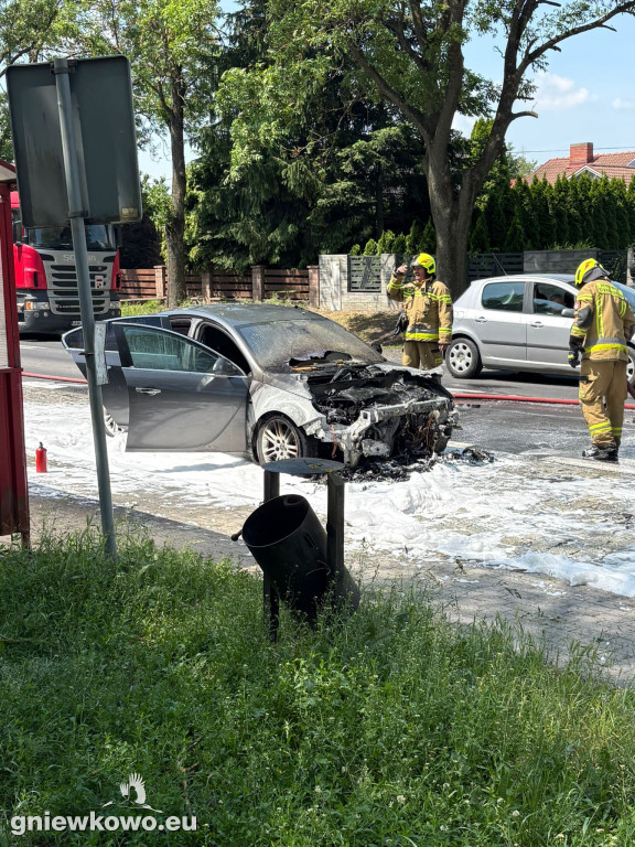 Auto stanęło w płomieniach na DK15 w Gniewkowie