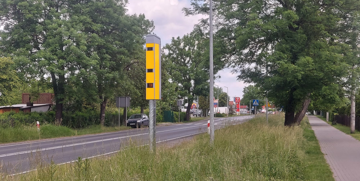 Nowy fotoradar stanął w Gniewkowie. Co to za urządzenie?