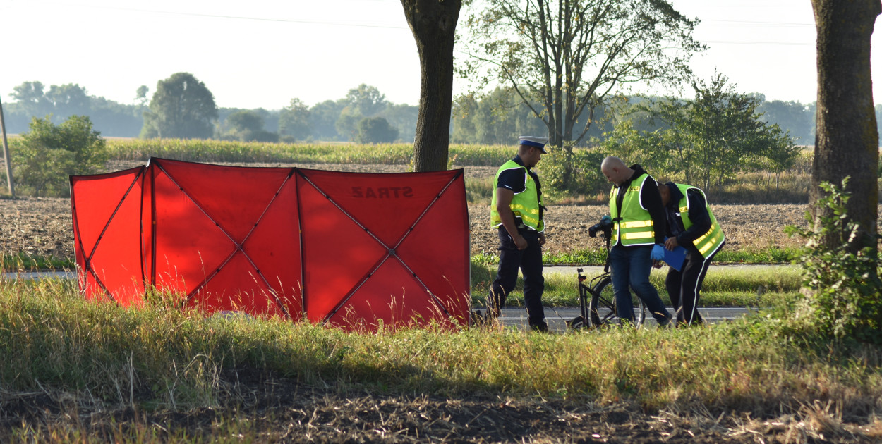 Śmierć rowerzysty na drodze krajowej nr 15 [ZDJĘCIA]