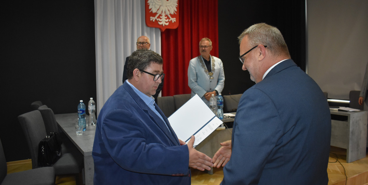 Rada Miejska w komplecie. Krzysztof Kuraszkiewicz złożył ślubowanie