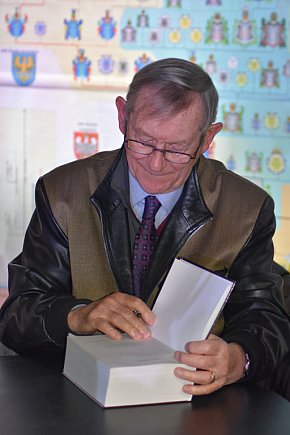 Prof. Norman Davies gościł w Gniewkowie-1369