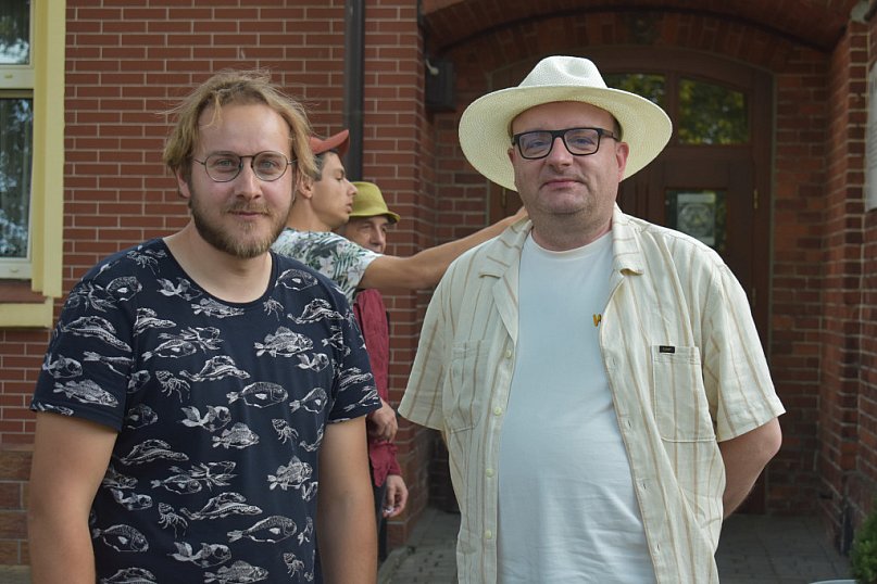 Ziemia jest płaska, Dzbanie–Teatr 3.5  w Murzynnie