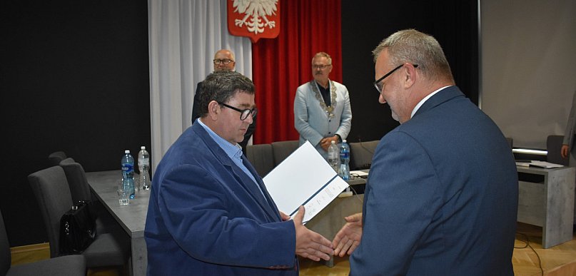 Rada Miejska w komplecie. Krzysztof Kuraszkiewicz złożył ślubowanie